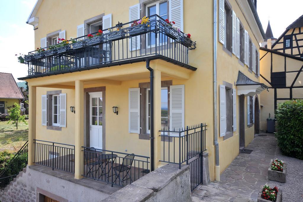 Les Balcons De *